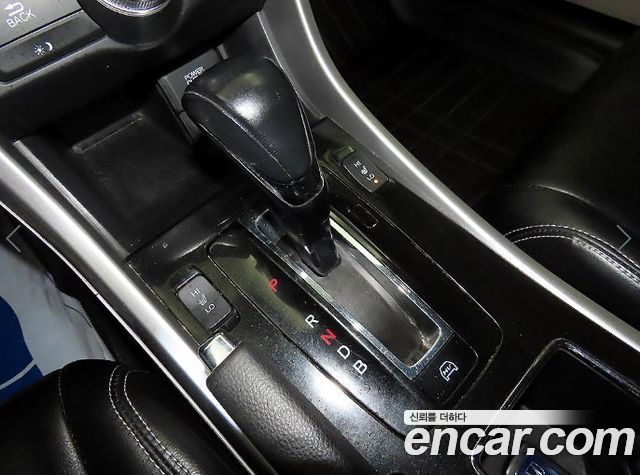 Honda Accord 2.0 Hybrid 9th 2014 — фото 16