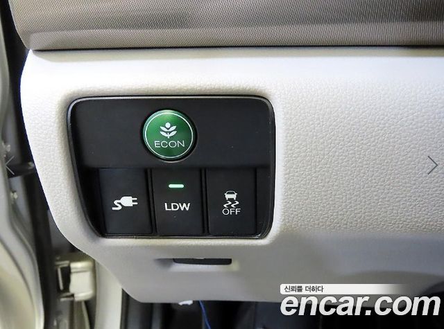 Honda Accord 2.0 Hybrid 9th 2014 — фото 17