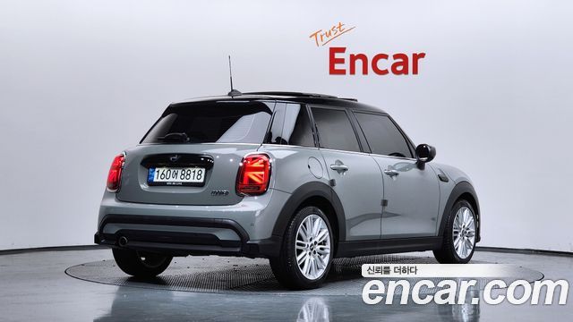 MINI Cooper 5-Door Classic Plus 3rd 2022 — фото 2