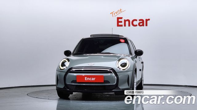 MINI Cooper 5-Door Classic Plus 3rd 2022 — фото 3