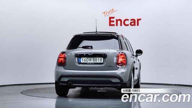 MINI Cooper 5-Door Classic Plus 3rd 2022 — фото 4