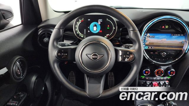MINI Cooper 5-Door Classic Plus 3rd 2022 — фото 16