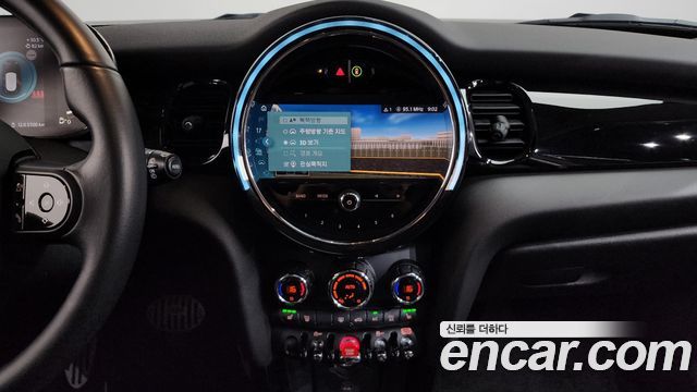 MINI Cooper 5-Door Classic Plus 3rd 2022 — фото 17