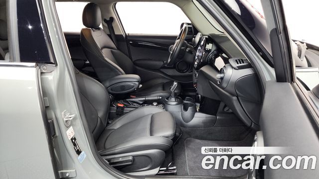 MINI Cooper 5-Door Classic Plus 3rd 2022 — фото 32