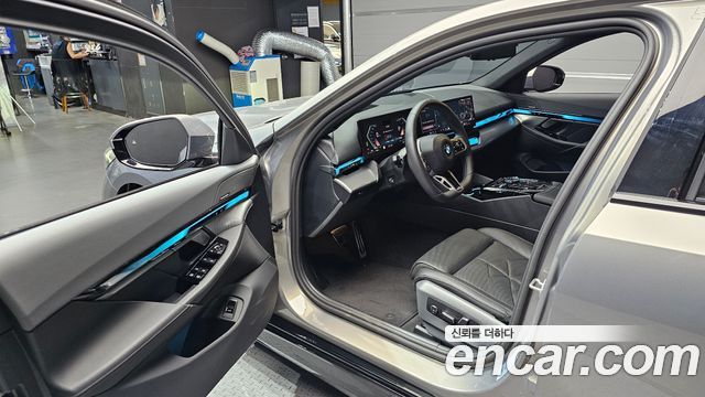 BMW 5 Series (G60) 530i xDrive M Sport 2025 — фото 10