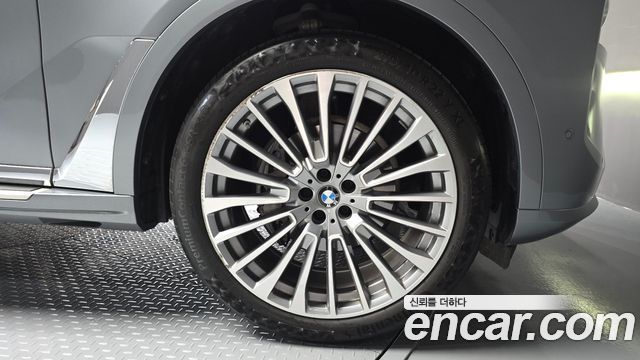 BMW X7 (G07) xDrive 40i Design Pure Excellence 7-Seater 2025 — фото 27