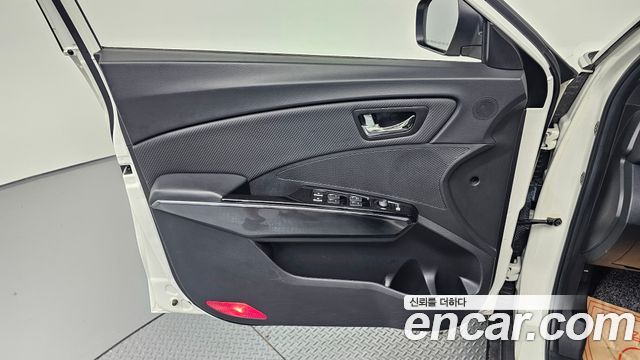 KG Mobility (SsangYong) Very New Tivoli Gasoline 1.5 2WD V3 2022 — фото 24
