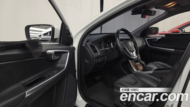 Volvo XC60 D3 1st 2016 — фото 10