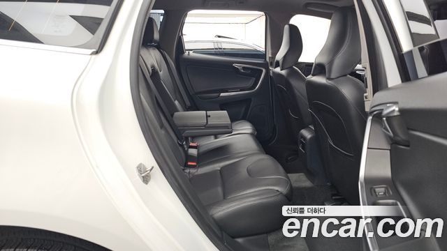 Volvo XC60 D3 1st 2016 — фото 12