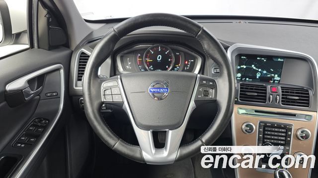 Volvo XC60 D3 1st 2016 — фото 13