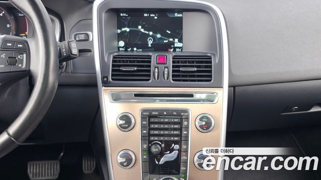 Volvo XC60 D3 1st 2016 — фото 14