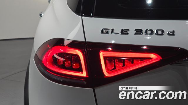 Mercedes-Benz GLE-Class (W167) GLE300d 4MATIC 2022 — фото 23