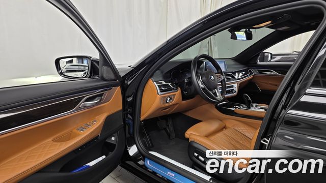 BMW 7 Series (G11) 745Le iPerformance Design Pure Excellence 2021 — фото 10