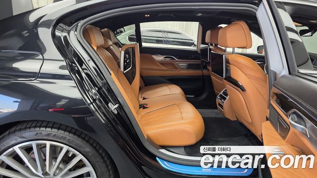 BMW 7 Series (G11) 745Le iPerformance Design Pure Excellence 2021 — фото 12