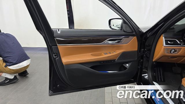 BMW 7 Series (G11) 745Le iPerformance Design Pure Excellence 2021 — фото 24