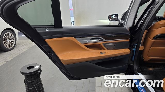 BMW 7 Series (G11) 745Le iPerformance Design Pure Excellence 2021 — фото 25