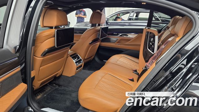 BMW 7 Series (G11) 745Le iPerformance Design Pure Excellence 2021 — фото 26