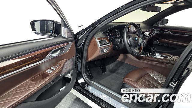 BMW 7 Series (G11) 750Li xDrive Design Pure Excellence Prestige 2020 — фото 10