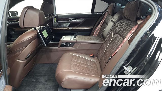 BMW 7 Series (G11) 750Li xDrive Design Pure Excellence Prestige 2020 — фото 15