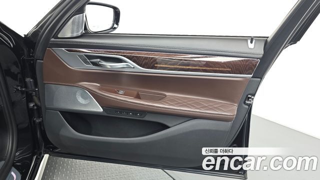 BMW 7 Series (G11) 750Li xDrive Design Pure Excellence Prestige 2020 — фото 30