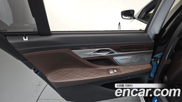 BMW 7 Series (G11) 750Li xDrive Design Pure Excellence Prestige 2020 — фото 31