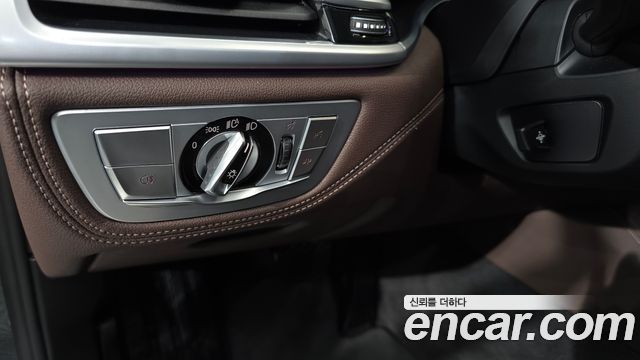 BMW 7 Series (G11) 750Li xDrive Design Pure Excellence Prestige 2020 — фото 33