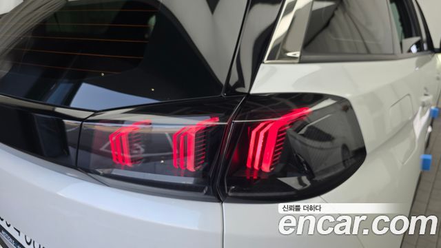 Peugeot 5008 (II) 1.2 Pure Tech Allure 2022 — фото 29