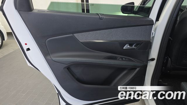 Peugeot 5008 (II) 1.2 Pure Tech Allure 2022 — фото 31