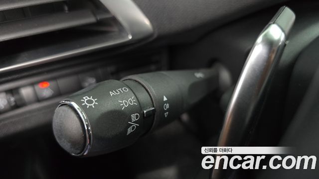 Peugeot 5008 (II) 1.2 Pure Tech Allure 2022 — фото 35