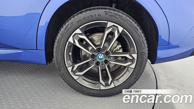 BMW iX2 (U10) eDrive 20 M Sport 2024 — фото 27