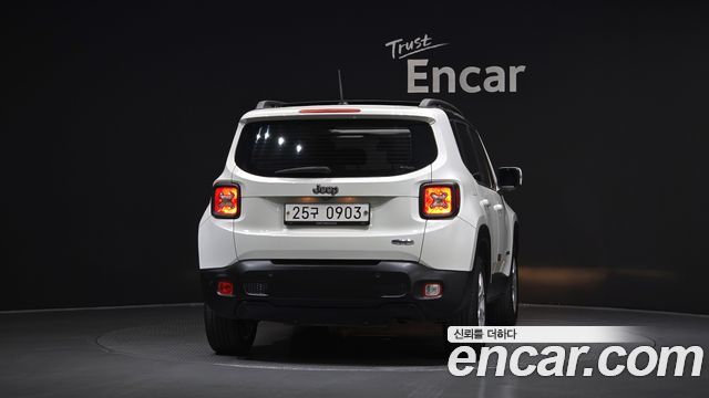 Jeep Renegade 2.4 Longitude 2016 — фото 4