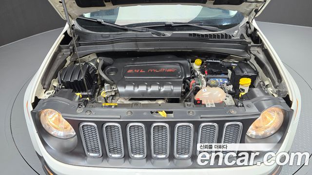 Jeep Renegade 2.4 Longitude 2016 — фото 6