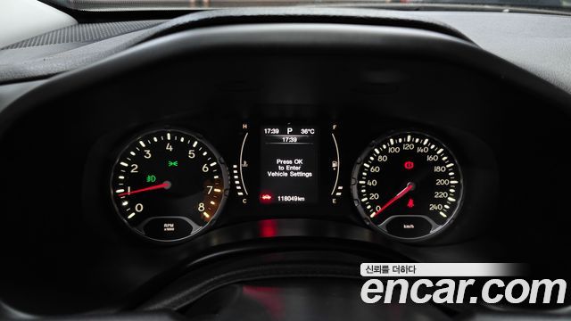 Jeep Renegade 2.4 Longitude 2016 — фото 8
