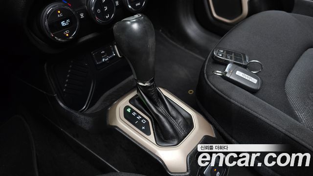 Jeep Renegade 2.4 Longitude 2016 — фото 9