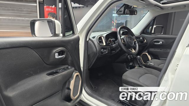 Jeep Renegade 2.4 Longitude 2016 — фото 10
