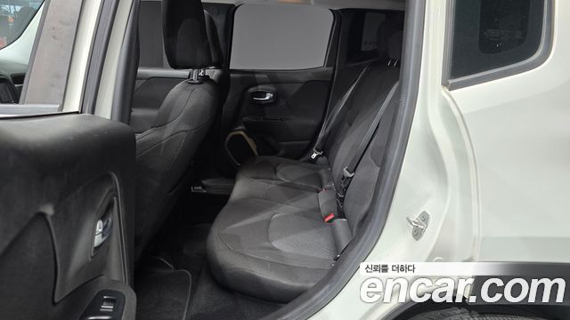 Jeep Renegade 2.4 Longitude 2016 — фото 11