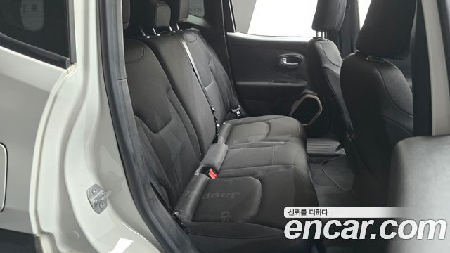 Jeep Renegade 2.4 Longitude 2016 — фото 12