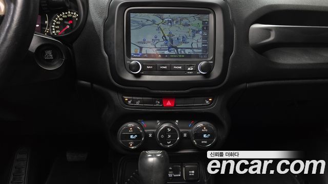 Jeep Renegade 2.4 Longitude 2016 — фото 14