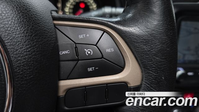 Jeep Renegade 2.4 Longitude 2016 — фото 19