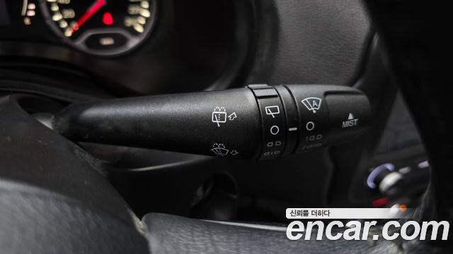 Jeep Renegade 2.4 Longitude 2016 — фото 20