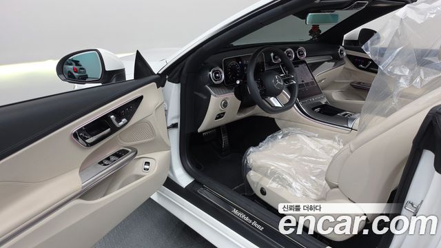 Mercedes-Benz CLE-Class (C236) CLE200 Cabriolet 2025 — фото 10