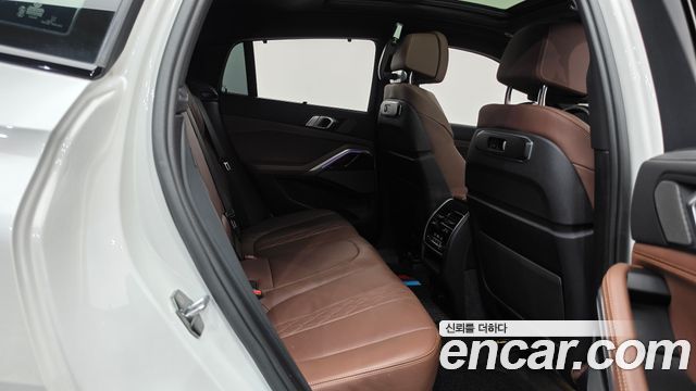 BMW X6 (G06) xDrive40i M Sport 2024 — фото 15