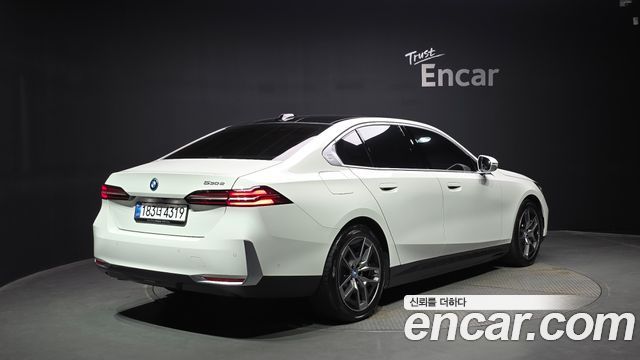 BMW 5 Series (G60) 530e 2025 — фото 2