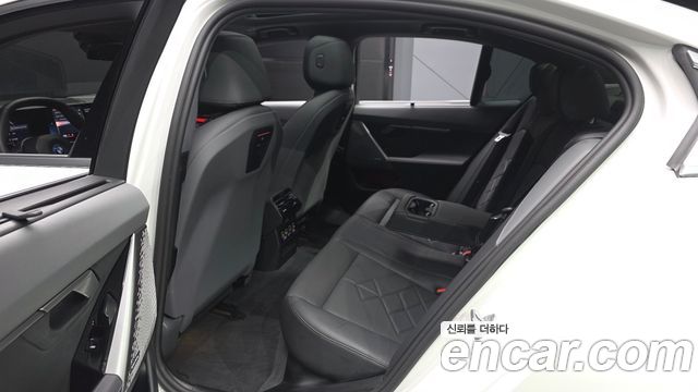 BMW 5 Series (G60) 530e 2025 — фото 11