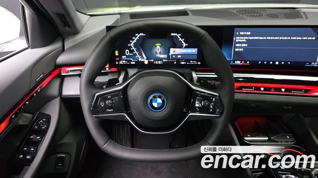 BMW 5 Series (G60) 530e 2025 — фото 14