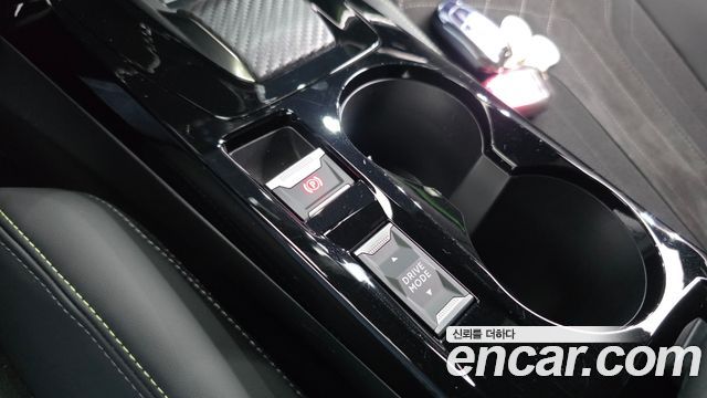 Peugeot e-2008 (II) EV GT 2023 — фото 18