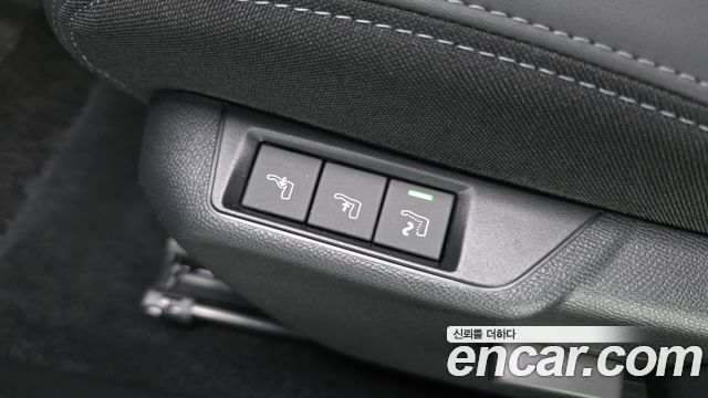 Peugeot e-2008 (II) EV GT 2023 — фото 20