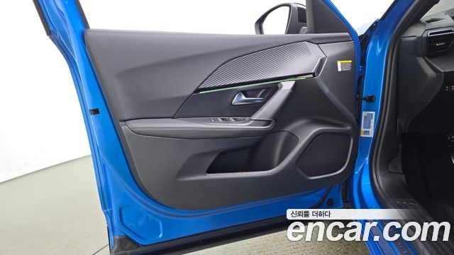 Peugeot e-2008 (II) EV GT 2023 — фото 24