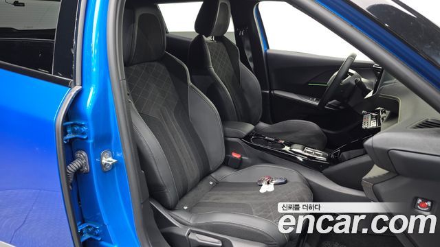 Peugeot e-2008 (II) EV GT 2023 — фото 26