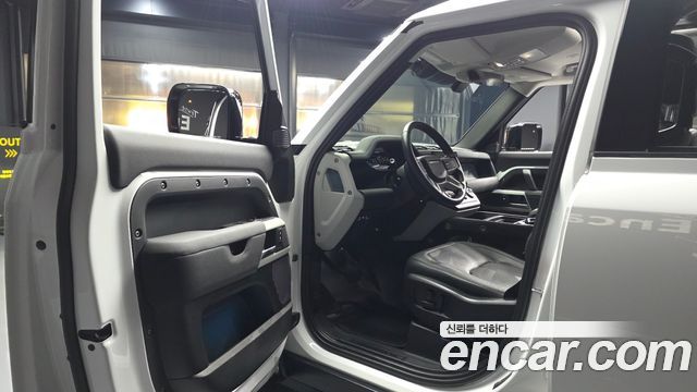 Land Rover Defender (L663) 110 D250 SE 2023 — фото 10